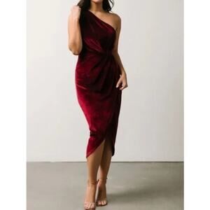 NWOT Baltic Born "Kourtney" Merlot Tulip HemVelvet One Shoulder Midi M Dress